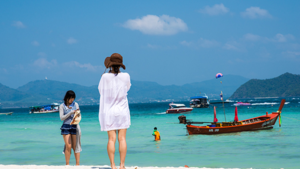 Private Raya Coral Islands by Catamaran Yacht