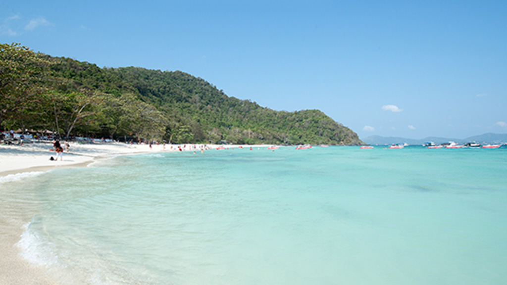 Private Raya Coral Islands by Catamaran Yacht