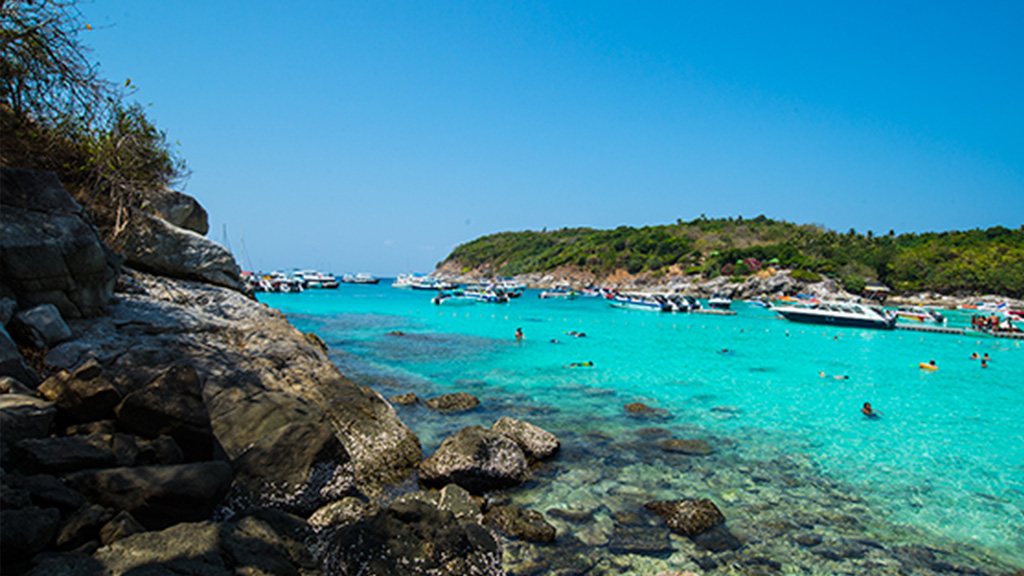 Private Raya Coral Islands by Catamaran Yacht