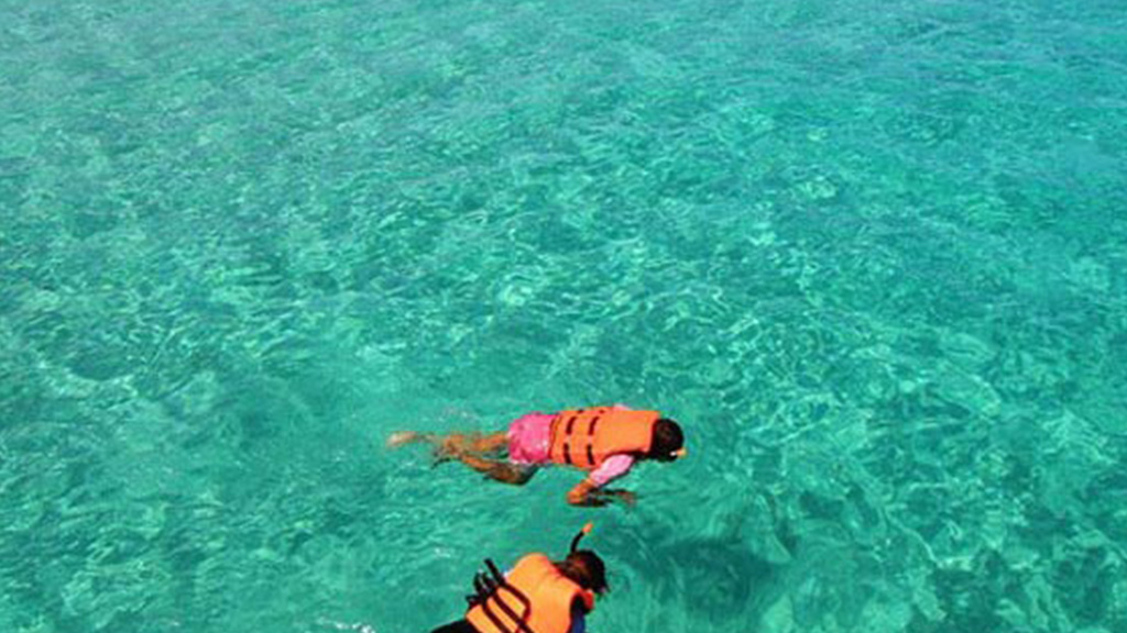 Private Raya Coral Islands by Catamaran Yacht