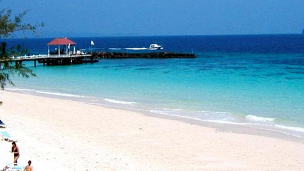 Private Raya Coral Islands by Catamaran Yacht