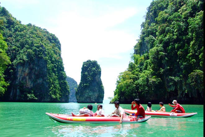 Phang Nga Sea Canoe by Big Boat