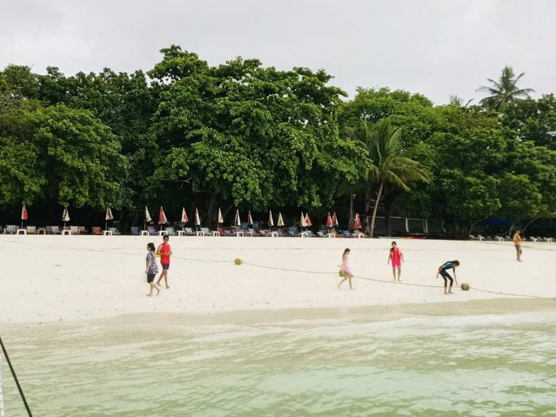 Private Boat Raya Maiton, Coral Islands by speed boat